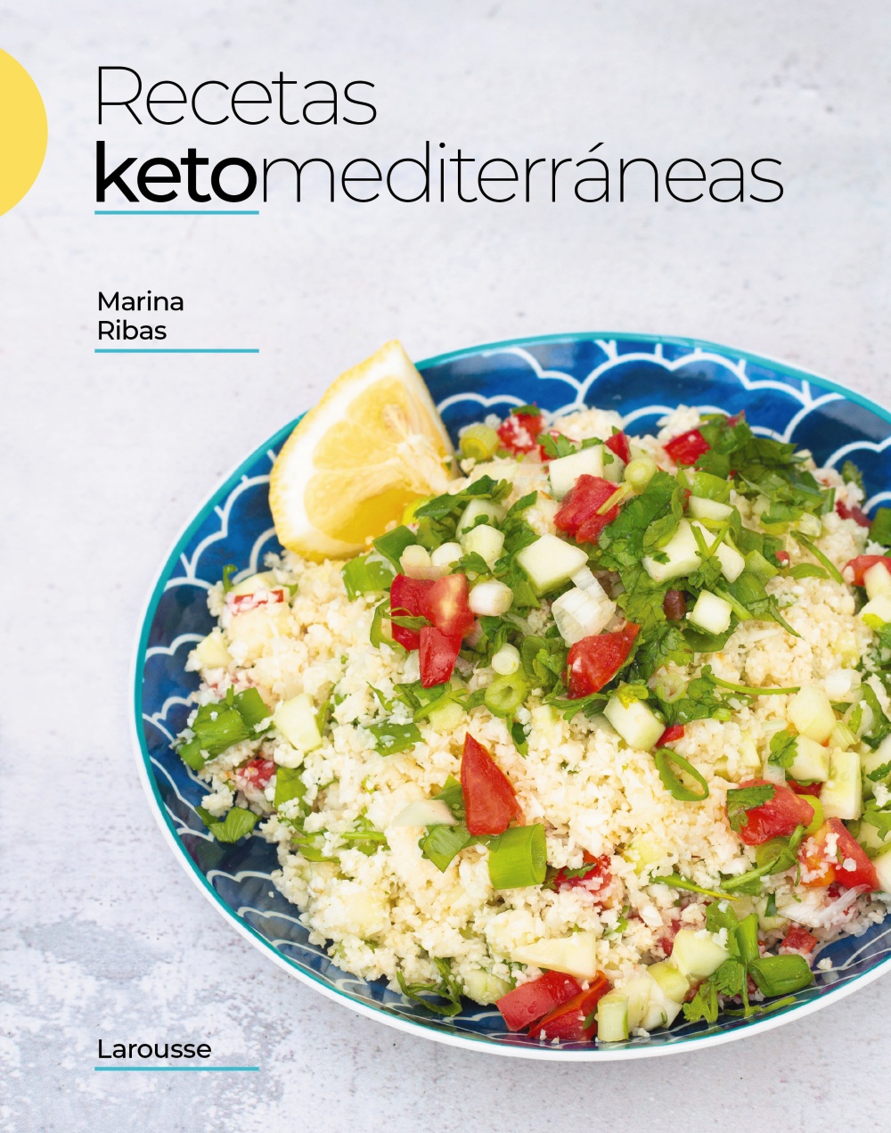 Un libro de recetas keto elaborado con productos mediterráneos